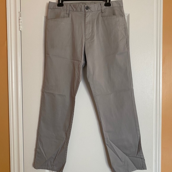 A pair of Calvin Klein chinos - Picture 3 of 5